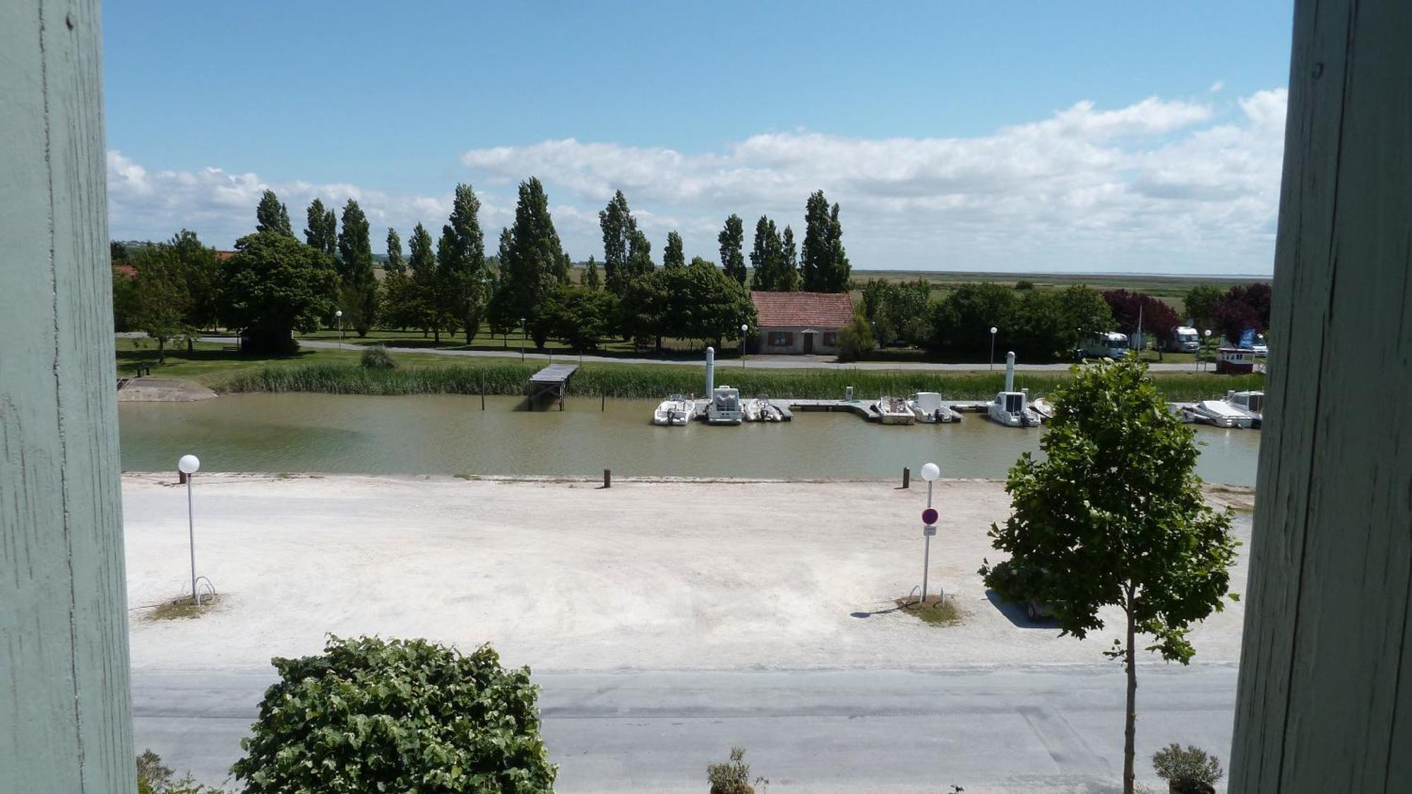Le Domaine Du Meunier Mortagne-sur-Gironde Quarto foto